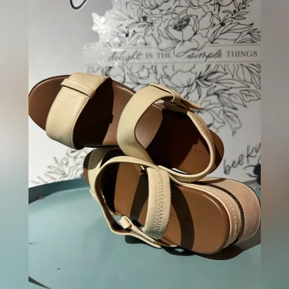 Caslon Cream Tan Platform Strappy Sandals - Picture 3 of 5